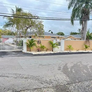 Sandelwood Studios' Apartahotel